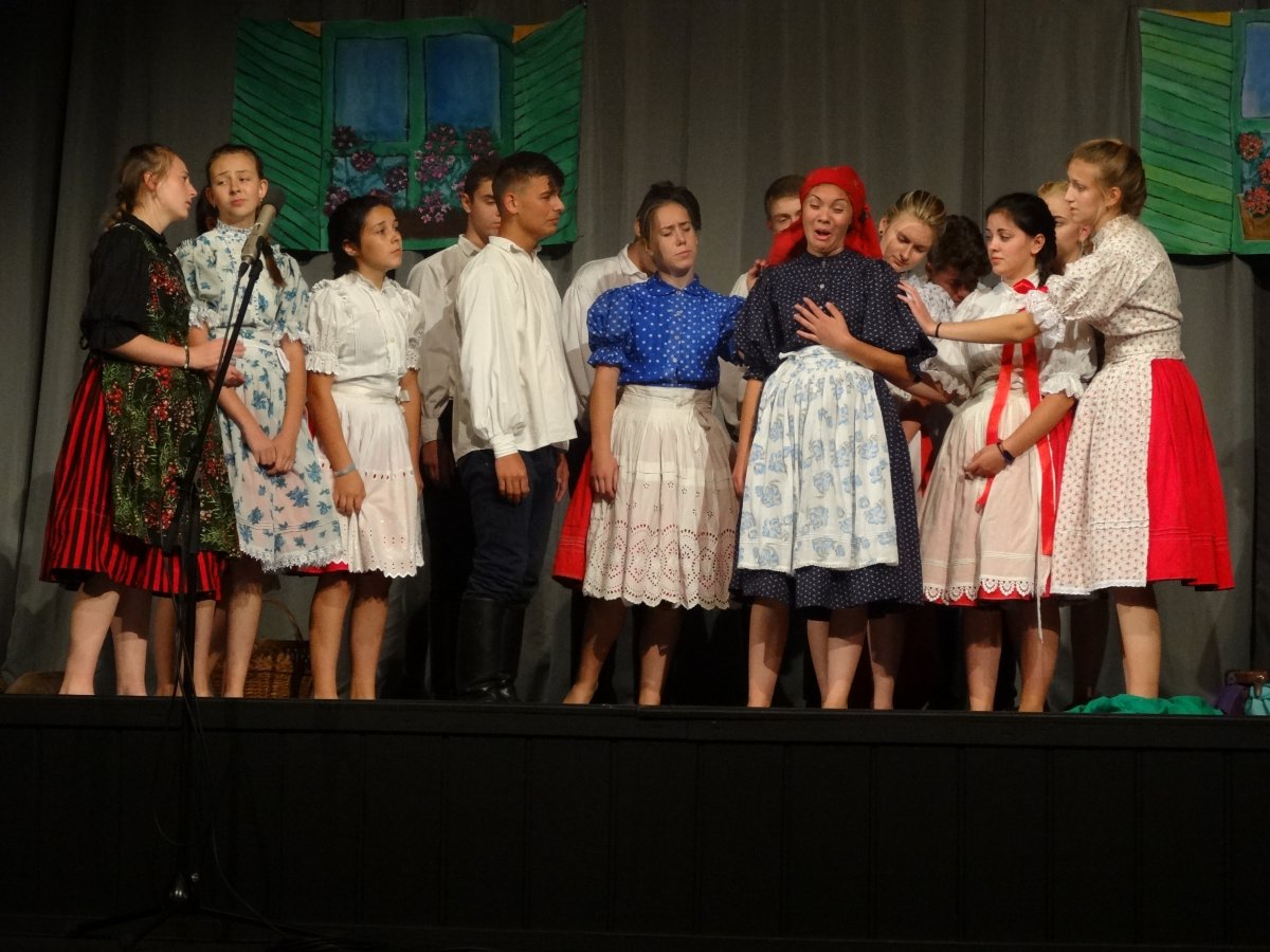 Csapatmunka. A Tinikomédiások többek között a Tűvétevők című előadást is színre vitték Tiszaújvárosban 