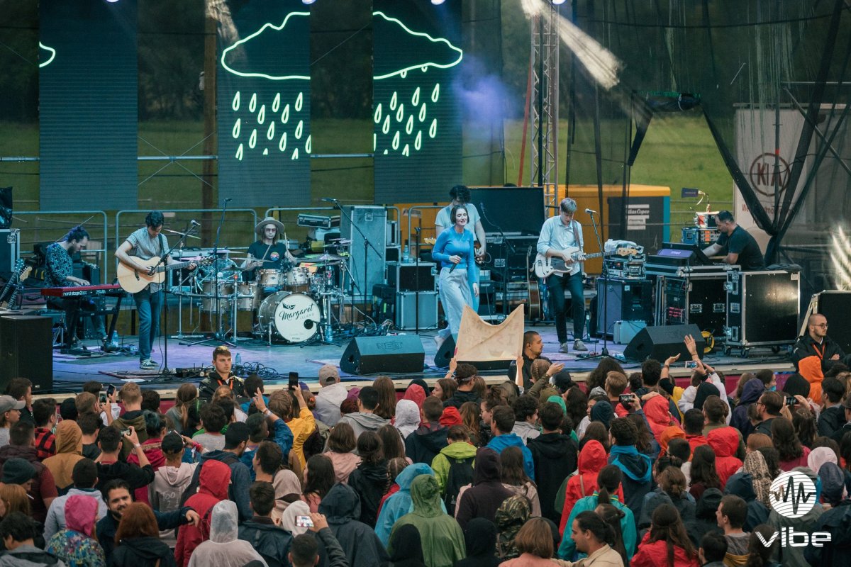 Esőben-szélben. A tavalyi Vibe Fesztivált a rossz időjárás ellenére is nagy érdeklődés övezte •  Fotó: Bethlendi Tamás