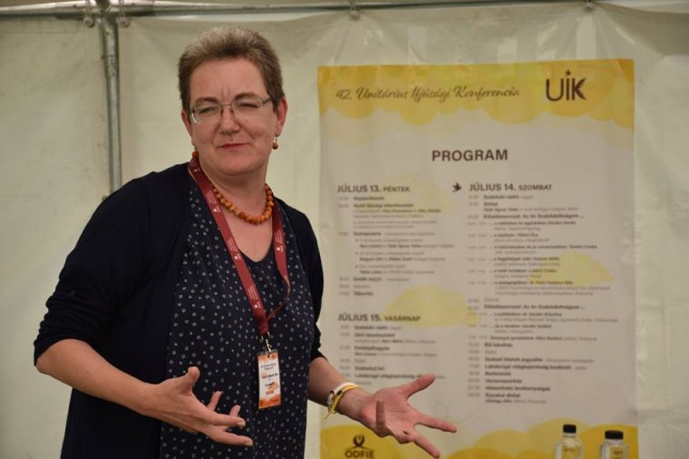 Az összetartozás biztonsága: Fóris-Ferenczi Rita egyetemi docens a családi életet gyerekszemmel megközelítő köteteiről