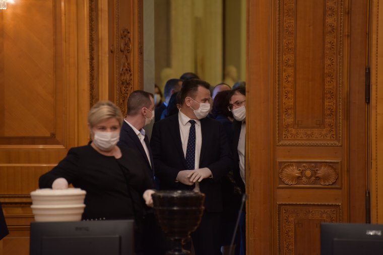 Fertőtlenítve szavaztak, online folytatják: bizalmat kapott az új Orban-kormány az RMDSZ-től is