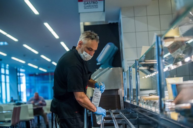 Európa-szerte óvintézkedéseket vezetnek be a koronavírus miatt
