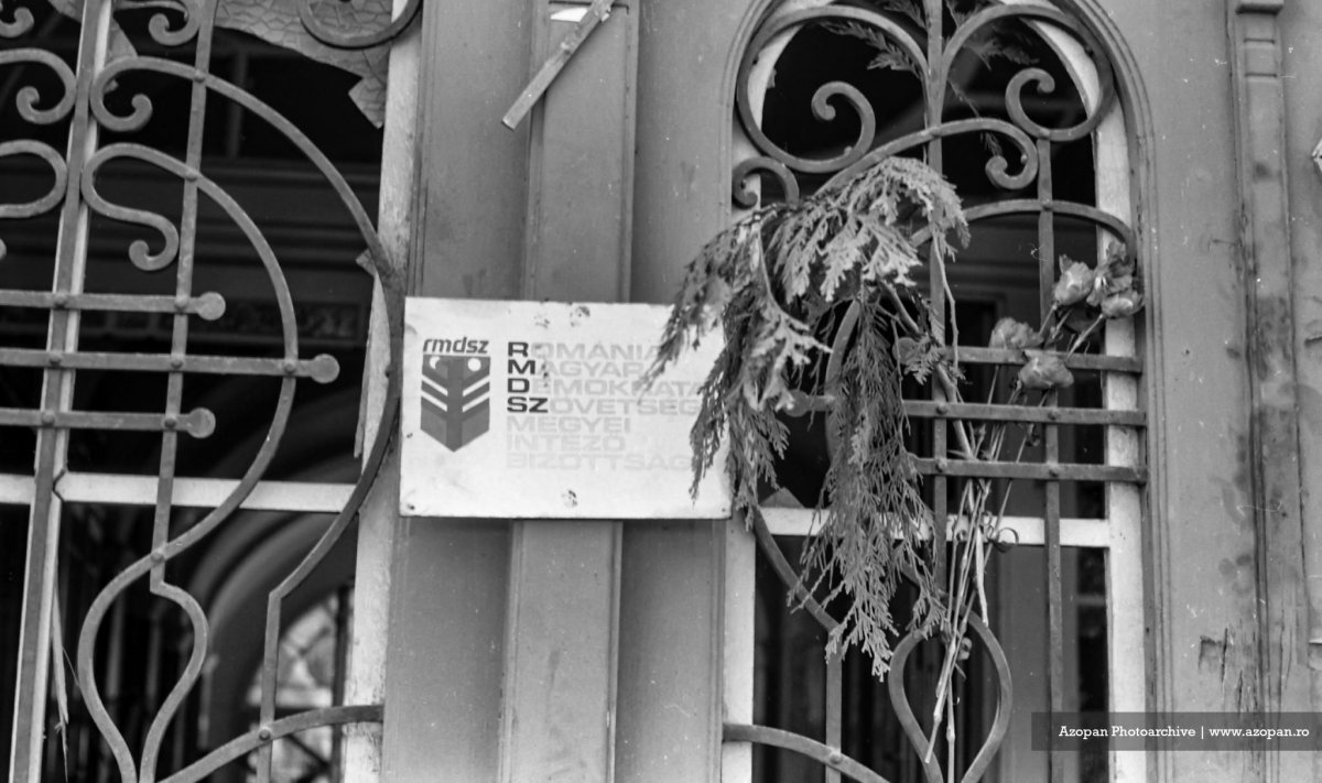 Célpont. Hetvenkilencen az RMDSZ-székház padlásán vészelték át az épület megrohamozását •  Fotó: Azopan Photoarchive – www.azopan.ro/Bálint Zsigmond