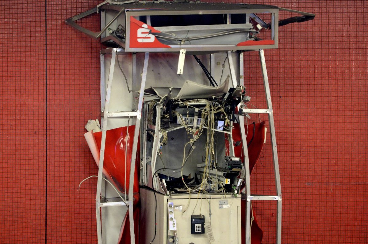 Nemzetközi probléma. Nyugaton is számtalan bankautomata-robbantás történt &bullet;  Fotó: MTI/EPA/Maurizio Gambarini