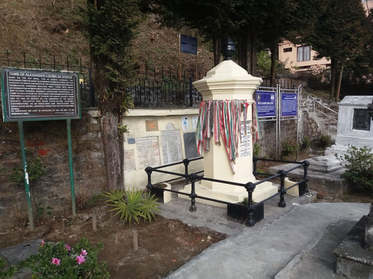 Kőrösi Csoma Sándor sírja Dardzsilingban •  Fotó: Facebook/The Kőrösi Project - From Transylvania to Ladakh