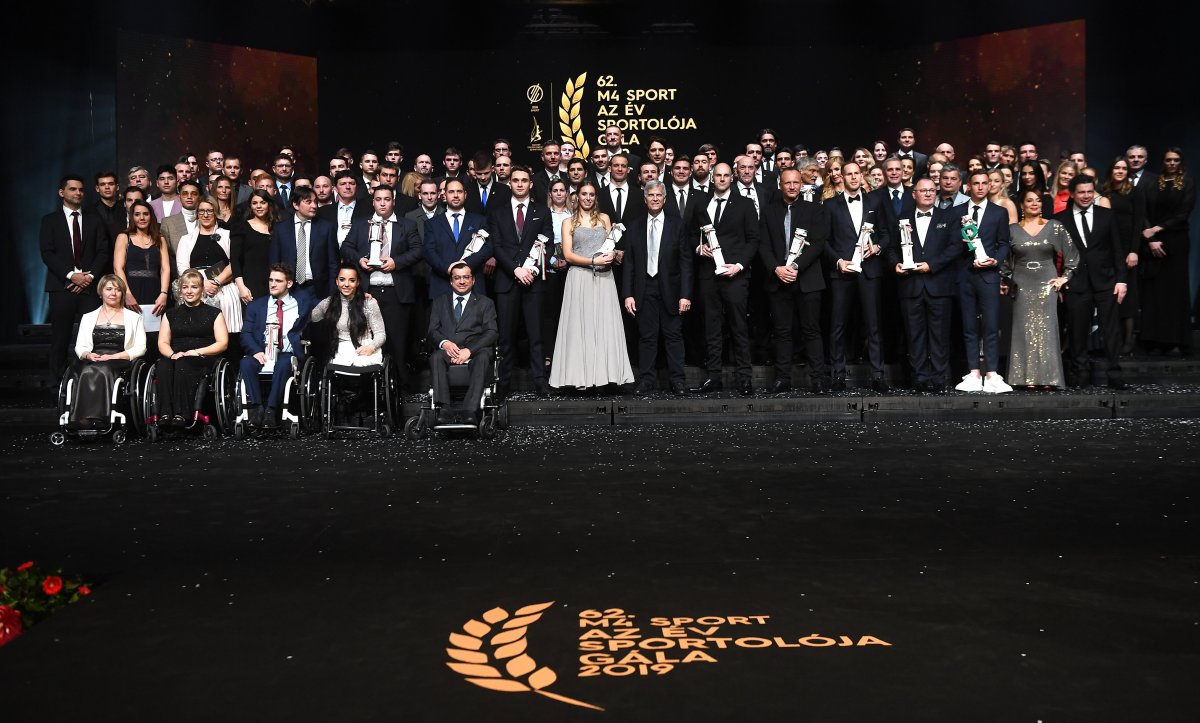 Díjazottak és a díjak átadói az M4 Sport - Év sportolója gálán a Nemzeti Színházban •  Fotó: MTI/Illyés Tibor