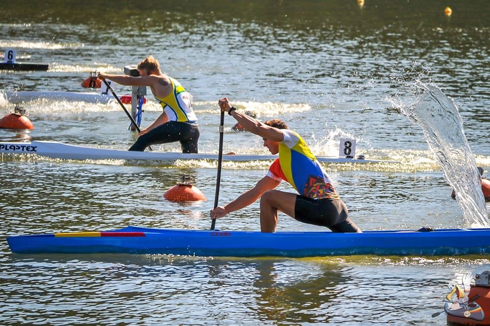 Oldalvizen. A legtöbb pénzből gazdálkodó kajak-kenu szövetség is kevesebb támogatáshoz jut idén •  Fotó: Facebook/Federația Română de Kaiac Canoe