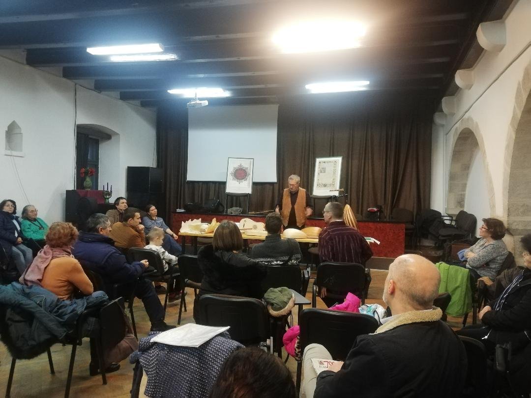 Lőrinczi György lantkészítő a reneszánsz kor egyik legnépszerűbb hangszeréről beszélt •  Fotó: Bede Laura