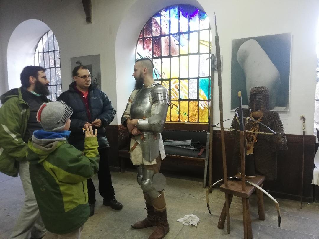 A látogatók a Holló Egyesület ruha- és fegyvergyűjteményét is megtekinthették •  Fotó: Bede Laura