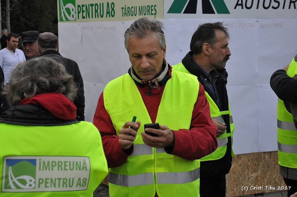 Méltányosságot kérnek. Cătălin Urtoi számos megmozdulást szervezett az A8-as autópályáért •  Fotó: Facebook/Catalin Urtoi