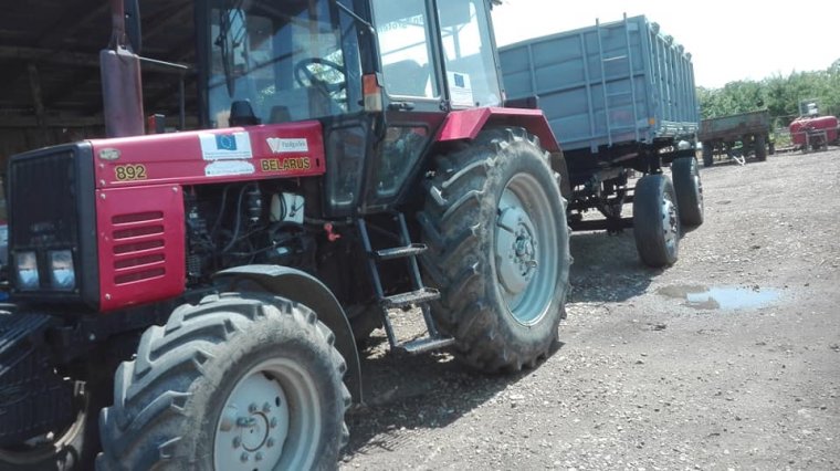 Vodkával és traktorozással a koronavírus ellen