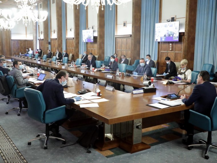 Kormányfőhelyettes: június elsejéig jár az állami támogatás a kényszerszabadságra küldött alkalmazottaknak