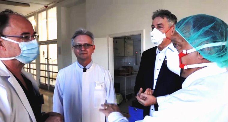 Folytatta kórházellenőrző körútját Orbán Viktor, aki szerint az igazi teszt ezután következik