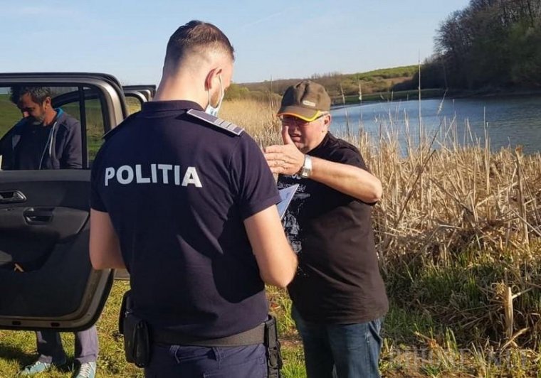 Ötezer lejre bírságolták a szükségállapotban lazán horgászgató RMDSZ-es tanácselnököt