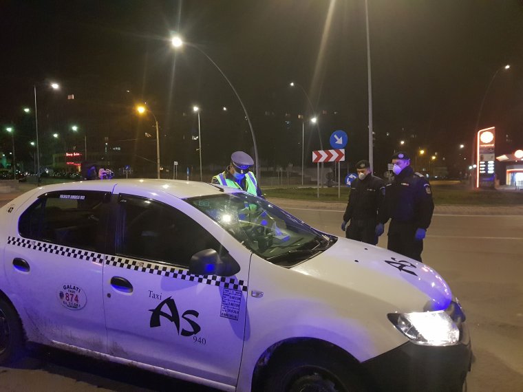 Ijesztő és furcsa: csatlakoztunk a kijárási tilalom betartását ellenőrző rendőrökhöz (videóval)