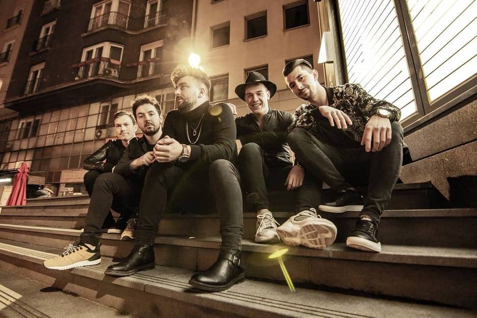 Topon maradni. A 4S Street tagjai otthon gyakorolnak, próbálják fi tten tartani magukat zeneileg •  Fotó: Facebook/4S Street