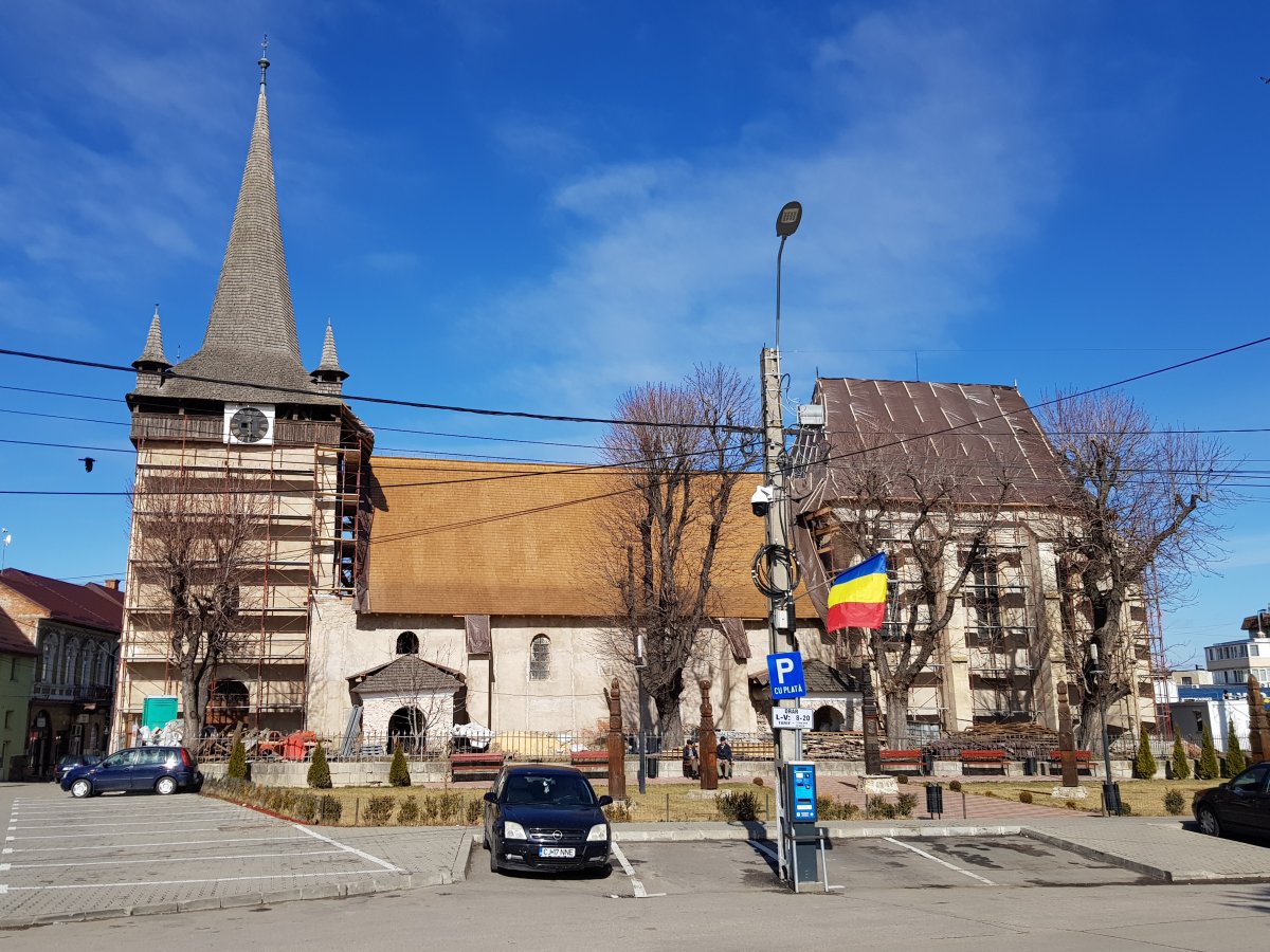 A kivitelező szerint tudják tartani a határidőt, és jövő nyárra befejezik a templomfelújítási munkálatokat • Fotó: Rostás Szabolcs