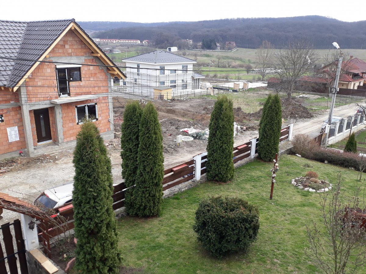 Városszéli csendélet. Marosvásárhely, Jeddi úti temető környéke. &bullet;  Fotó: Szucher Ervin