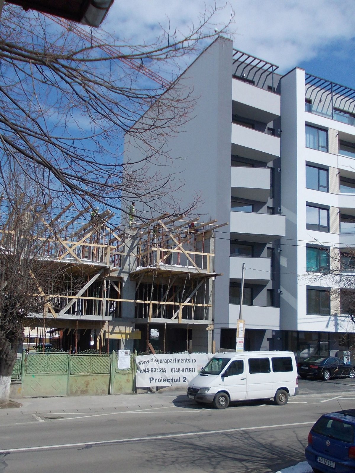 A Györgyfalvi úton  még akad, aki dolgozik &bullet;  Fotó: Gräf Botond