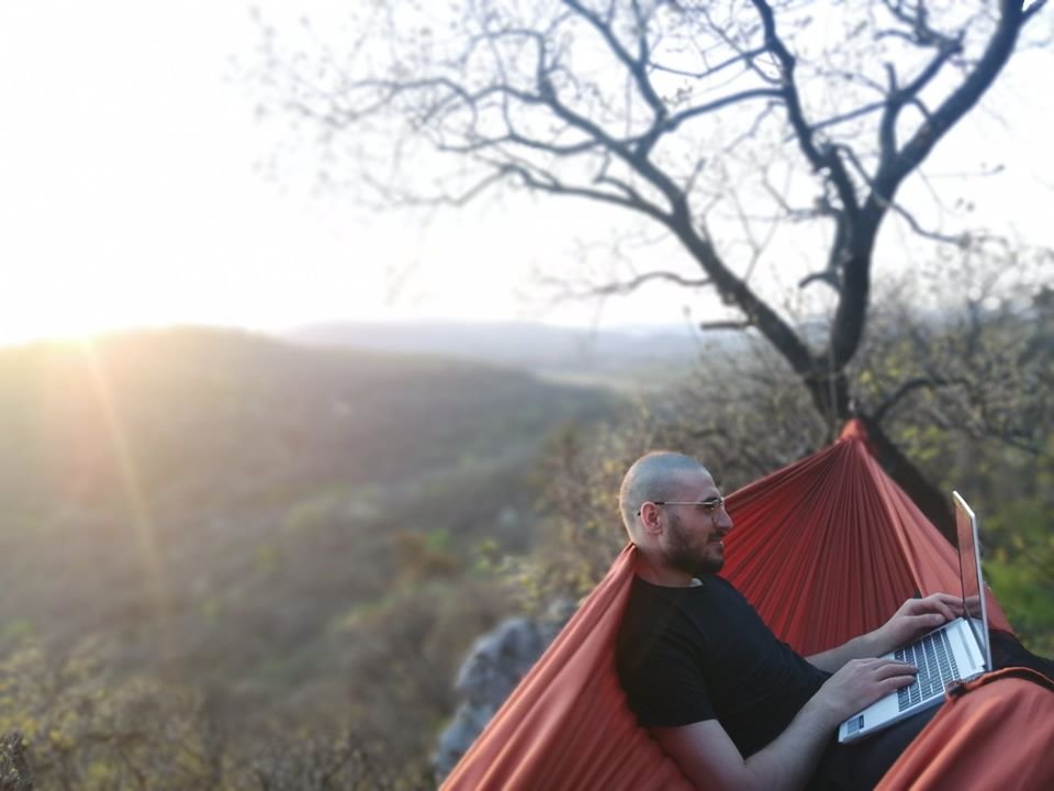 Függnek egymástól. A PKE a hallgatói száz százalékát eléri a digitális platformokon keresztül &bullet;  Fotó: Partiumi Keresztény Egyetem Nagyvárad