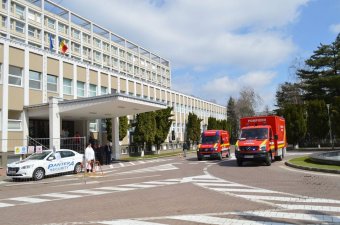 Tízpercenként fogadott el csúszópénzt daganatos betegektől a suceavai orvosnő, „mossa kezeit” a kórház