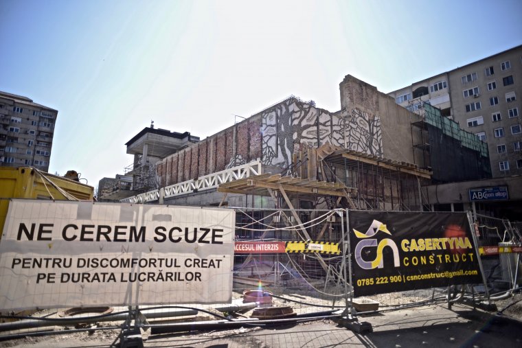 Visszakerül az építőmunkások által barbár módon levert értékes Jovián-alkotás?