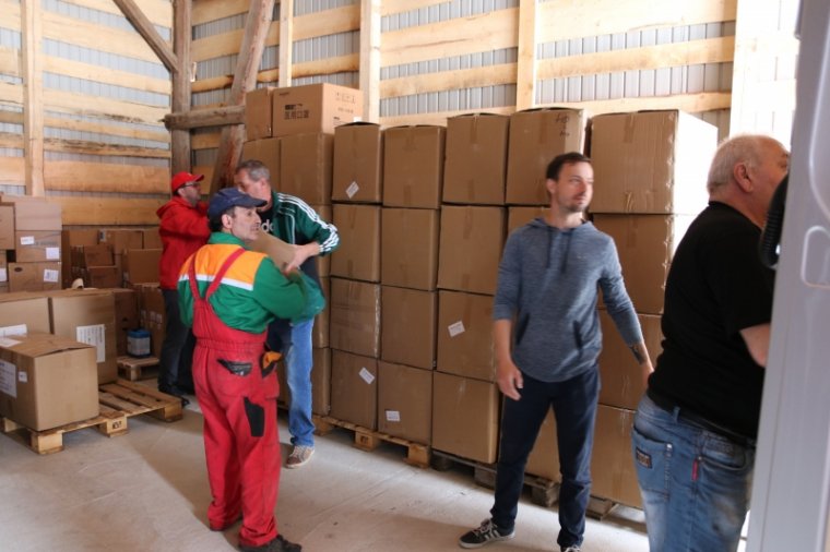 Védőfelszereléseket kaptak a magyar kormánytól a Caritas erdélyi szervezetei