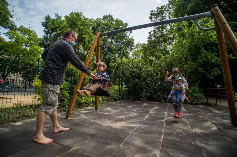 Budapesten hétfőtől megszűnnek a korlátozások, júniustól lakodalmat is lehet tartani