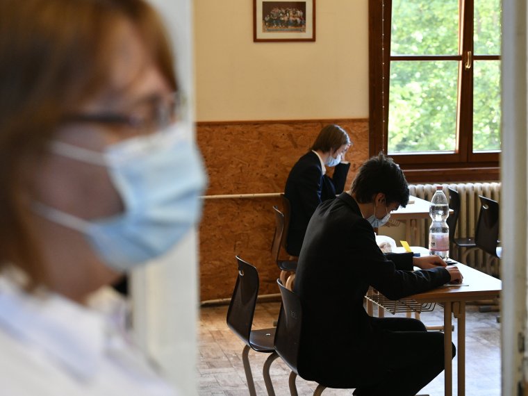 Diszkriminációnak minősül a lázas diákok kizárása a vizsgákról