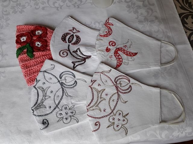 Virágzik a járványfolklór, átalakulnak a népszokások