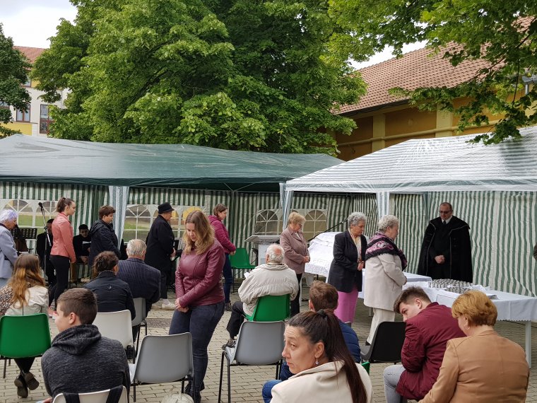 Egészségügyi miniszter: július elsejéig biztosan nem engedélyezik a beltéri miséket és istentiszteleteket