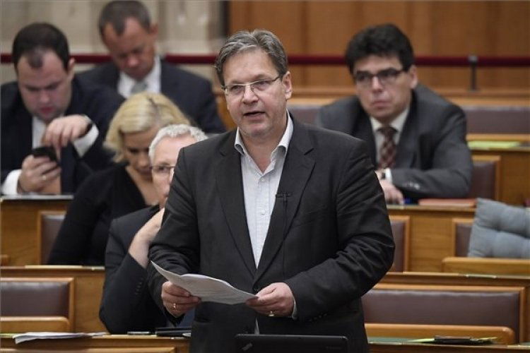 Személyiségi jogi pert indít a Népszava Jézust gúnyoló karikatúrája miatt a KDNP