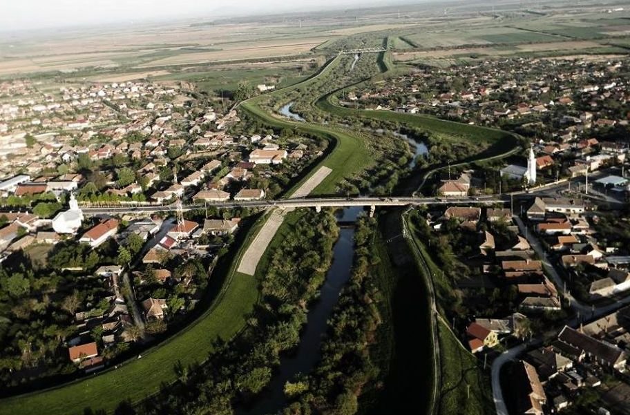 Az Arad megyei Kisjenőn állítólag 34 ezer euró körüli az egy főre eső bruttó hazai termék és 389,36 euró/fő a jövedelem •  Fotó: Facebook/Chisineu Cris