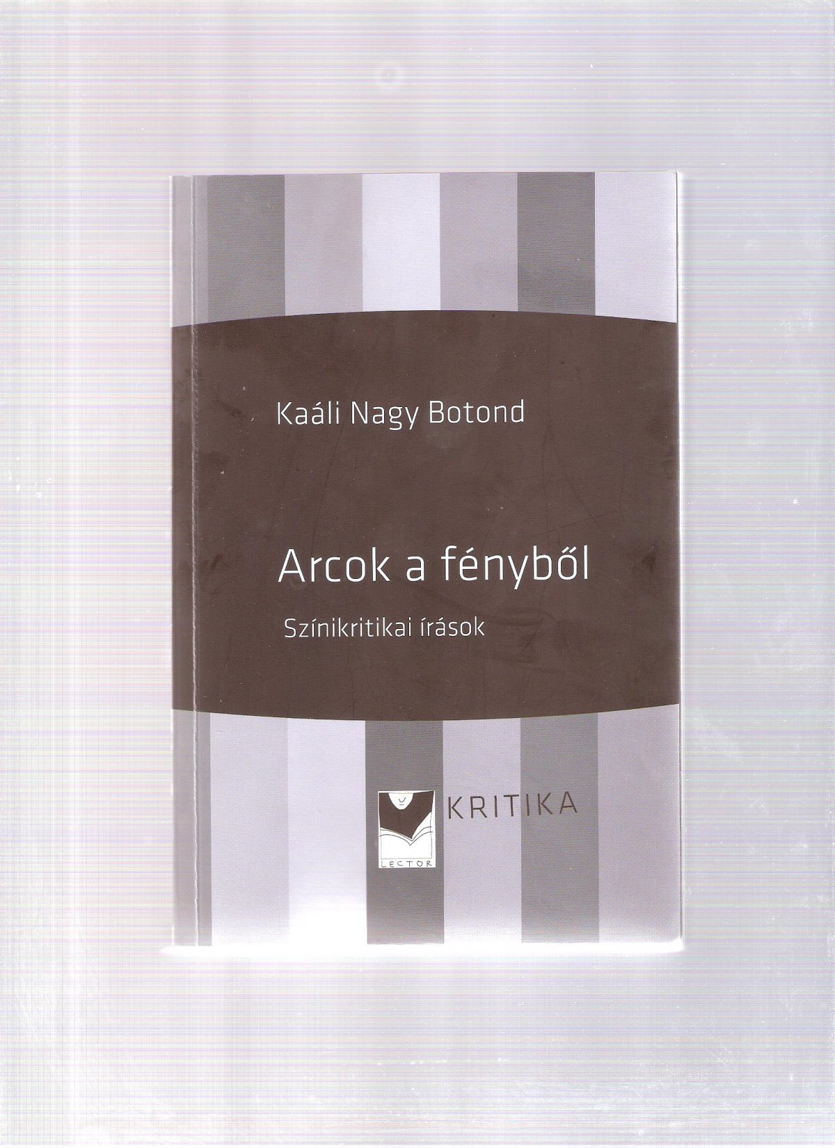 •  Fotó: borító