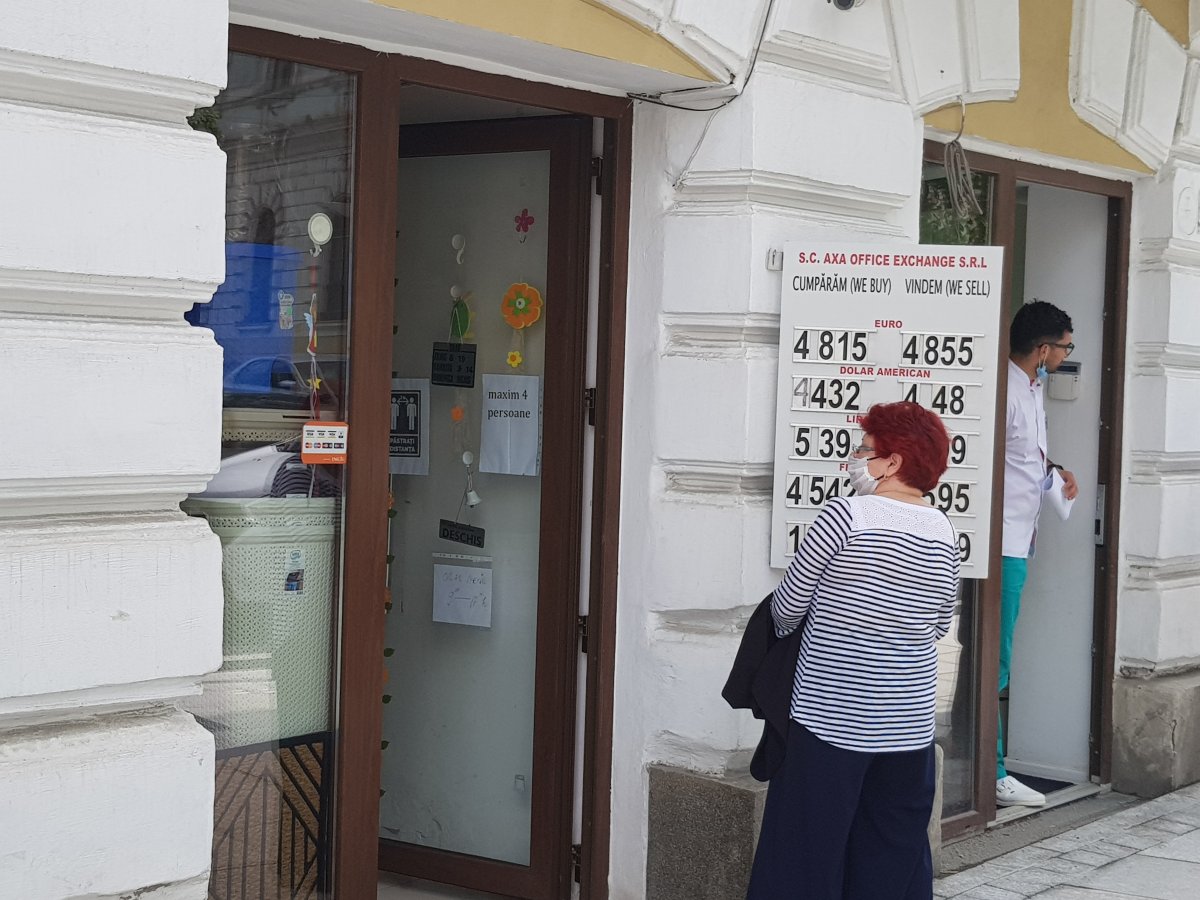 Bizonytalan kilátások. A lej-euró árfolyama akár 4,9 fölé is kúszhat a következő évben •  Fotó: Rostás Szabolcs