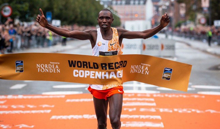 Motoros ütötte el a félmaraton kenyai világcsúcstartóját