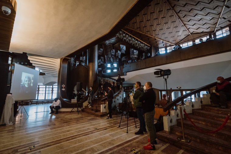 Amikor a maszk nem jelmez: beindul az élet a színházakban