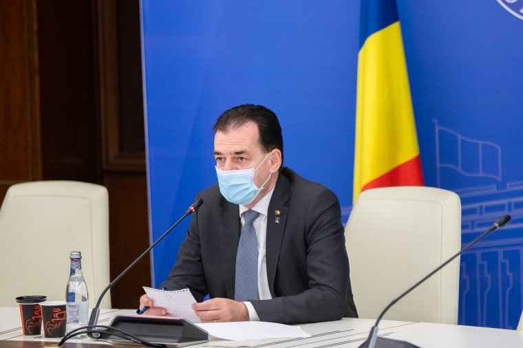 Lazításokat fogadott el a kormány, Orban megnevezett néhány országot, ahonnan beutazva nem kell elkülönítés