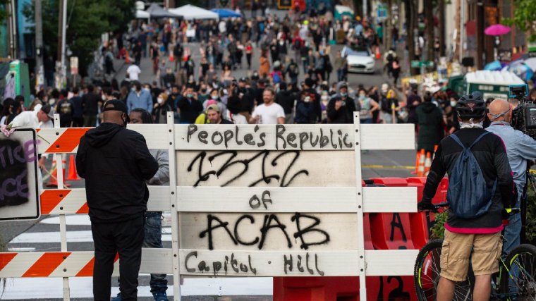 „Zsarumentes övezet” – Fegyveresek kerítették hatalmukba Seattle belvárosát