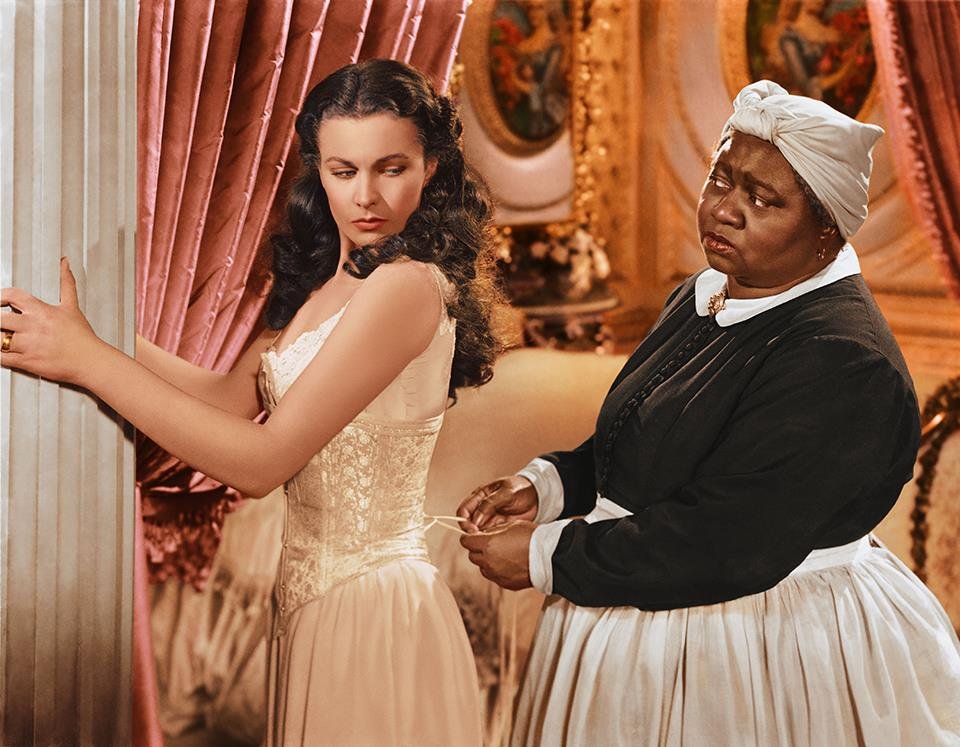 Vivien Leigh (legjobb női főszereplő) és Hattie McDaniel (legjobb női mellékszereplő) is Oscar-díjat kapott 1940-ben az Elfújta a szél című filmben nyújtott alakításáért •  Fotó: Facebook/Gone with the Wind