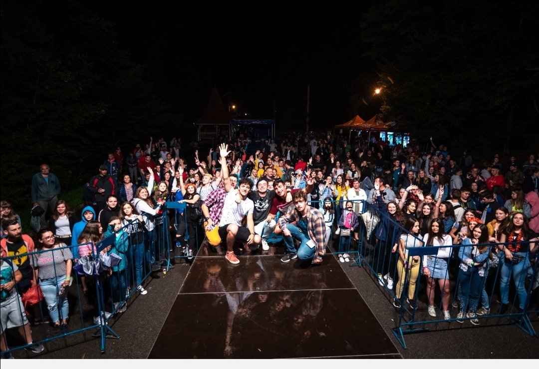 Közönség körében. A House of Pioneers a hagyományos koncerteket sokkal emberközelibbnek tekinti •  Fotó: Facebook/House of Pioneers