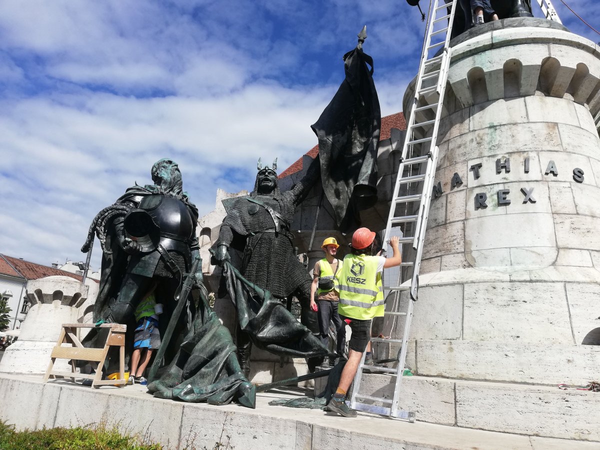 Marad a létra, nem szabad más emelőalkalmatossággal behajtani a Főtérre. &bullet;  Fotó: Pap Melinda