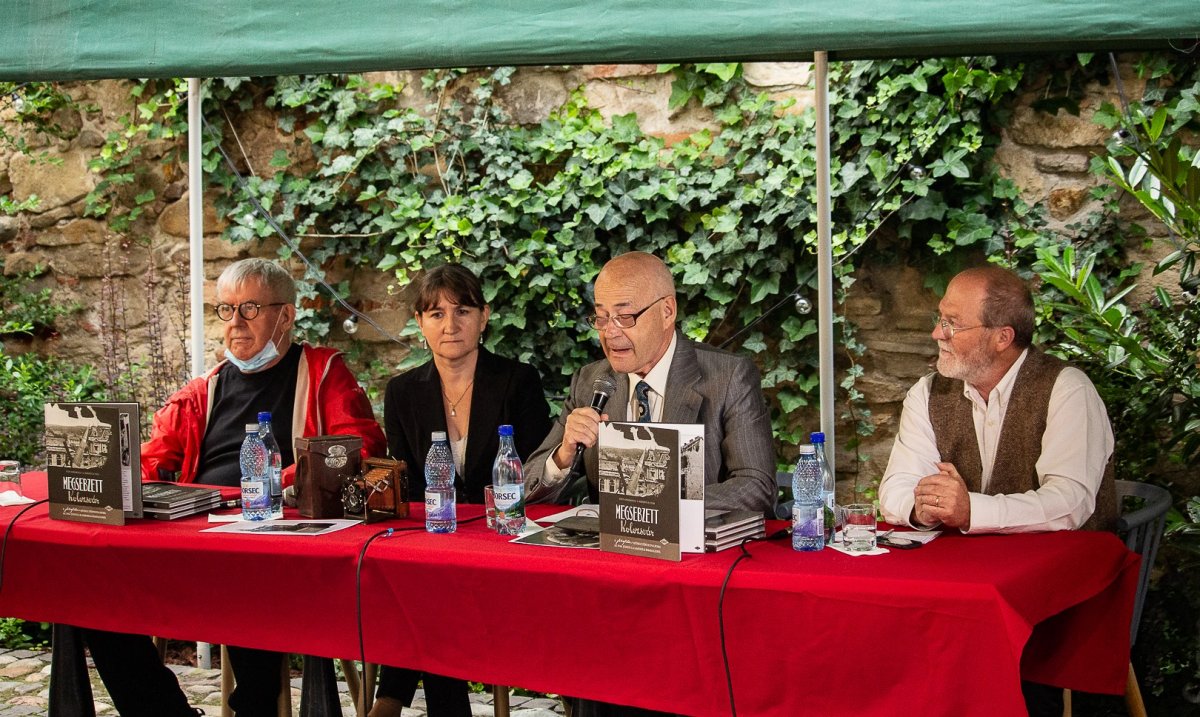 Rohonyi D. Iván, Papp Annamária, Gaal György és Benkő Levente a kötetbemutatón  •  Fotó: Vallásszabadság Háza