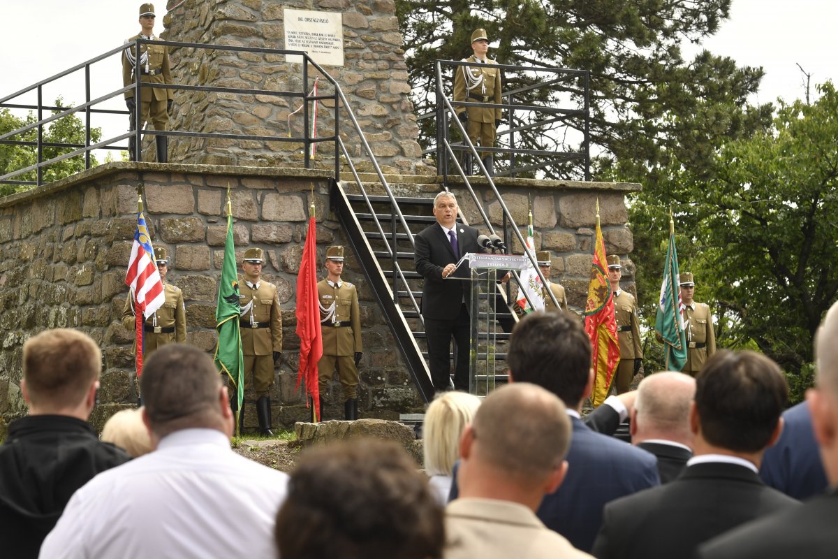 Orbán Viktor miniszterelnök beszédet mond a Centenáriumi Turulszobor avatásán • Fotó: MTI/Máthé Zoltán