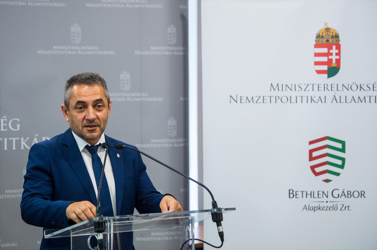 Potápi Árpád János államtitkár ismertette az év legnagyobb, a külhoni magyarság támogatását célzó nyílt pályázati felhívás eredményét Budapesten &bullet;  Fotó: MTI/Balogh Zoltán