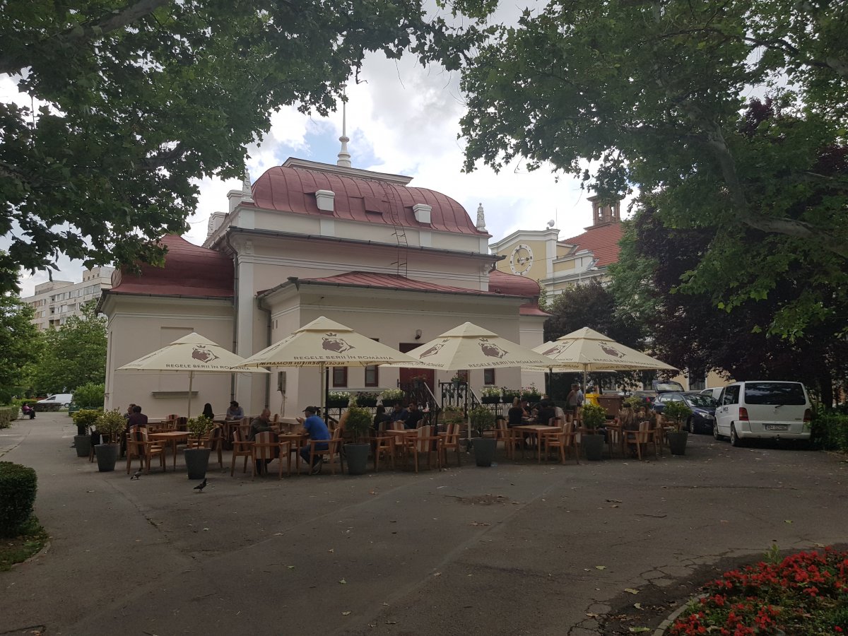 A szabályok alakulnak, időpont nincs. Továbbra is csak a vendéglők teraszaira lehet beülni •  Fotó: Bálint Eszter