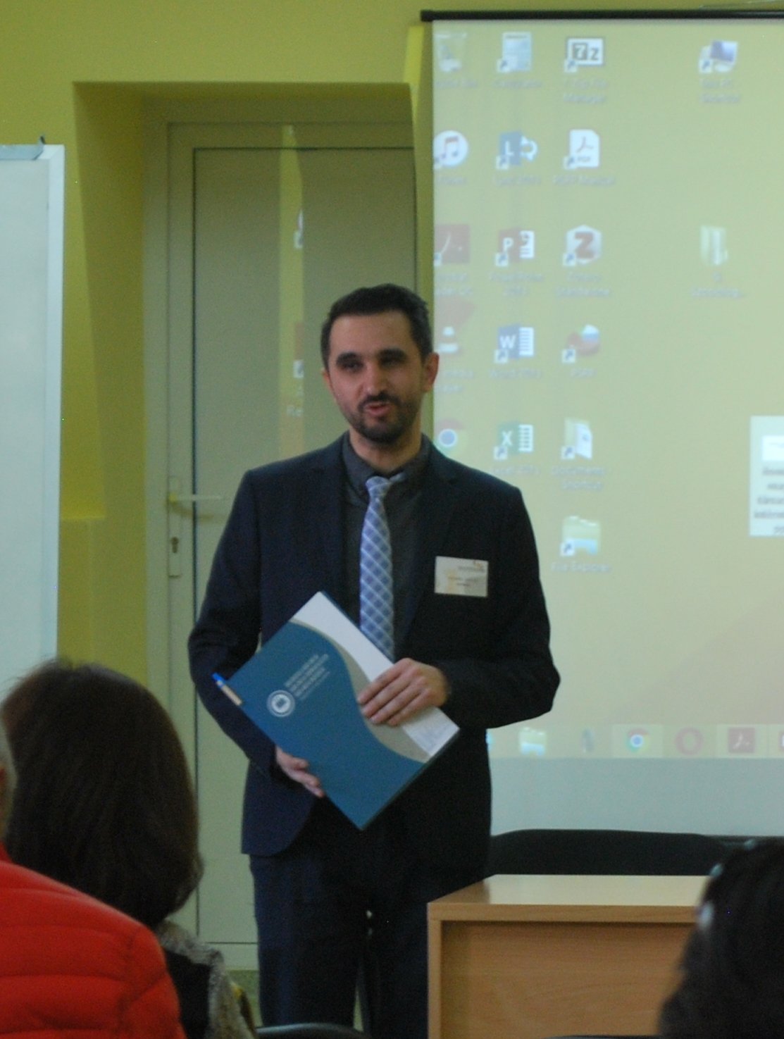 Veres Valér szerint társadalmi szempontokat is figyelembe kell venniük a hatóságoknak 