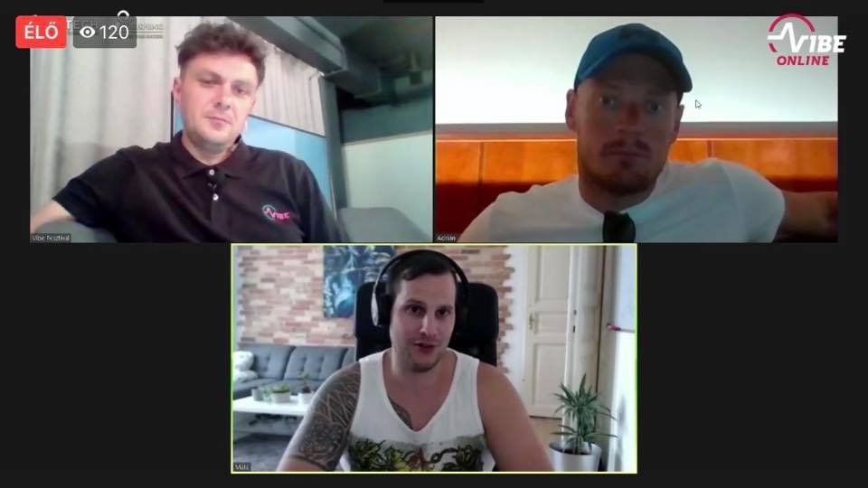 Tibi atya személyében Tóth Máté (lent) és a Trollfocisok képviselője (jobbra) a mémgyártásról beszélt •  Fotó: Facebook/Vibe Fesztivál