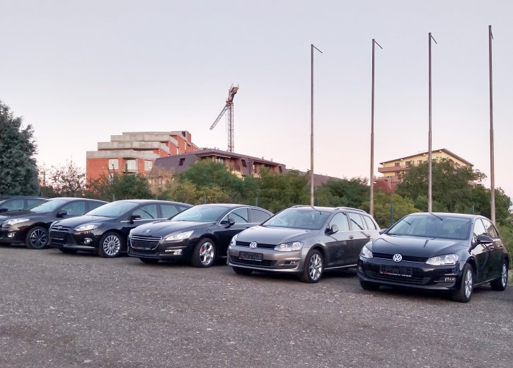 Érezhető a megszorítások eredménye: kevesebb új autót helyeztek forgalomba, mint egy évvel korábban