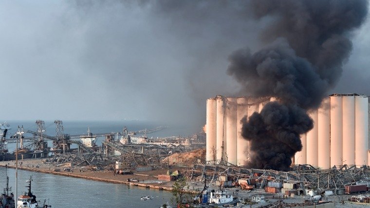 Még mindig nem tudni a bejrúti robbanás okát, kutatnak az eltűntek után, százezrek váltak hajléktalanná