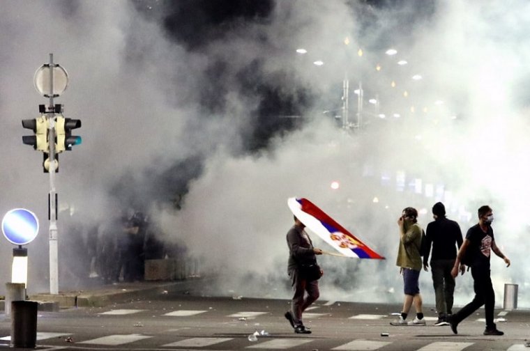 Felgyülemlett a rengeteg frusztráció Szerbiában, sokan elutasítják a járványügyi korlátozásokat